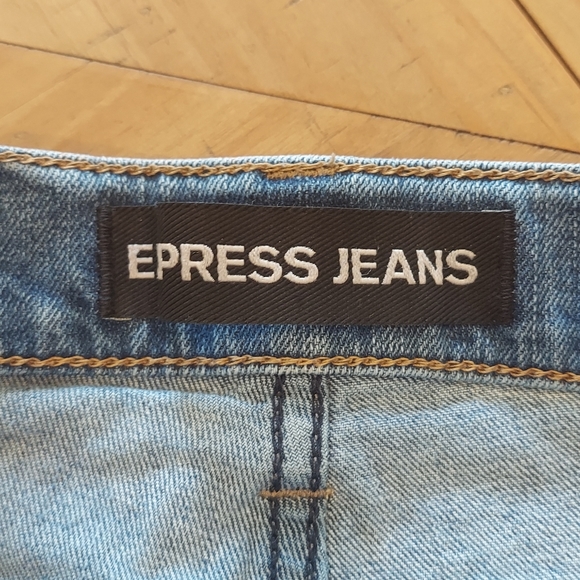 Express Lightwash Ripped Shorts - Picture 4 of 5